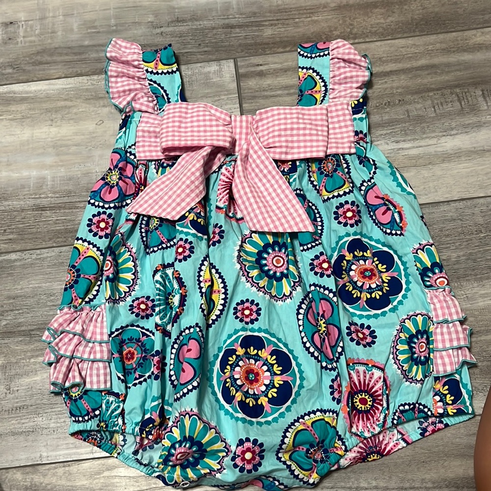 Bubble with ruffles